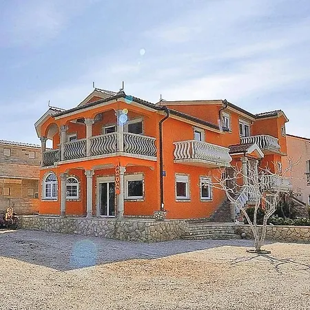Nevenka, شقة