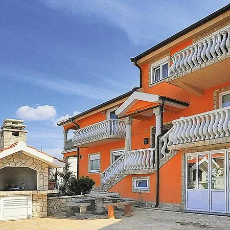 Nevenka, شقة